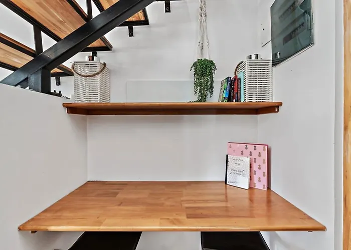 Bright And Spacious Loft-style A Five-minute Walk To The *
