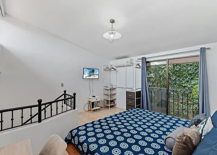 Bright And Spacious Loft-style A Five-minute Walk To The Coco