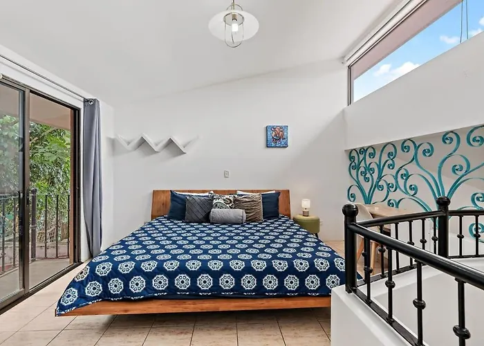 Bright And Spacious Loft-style A Five-minute Walk To The